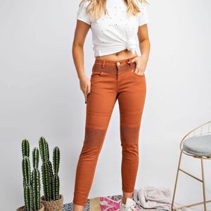 EASEL L Cinnamon Stretch Fitted Motto Pants